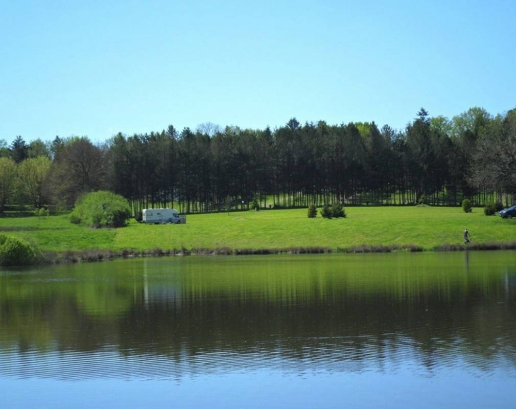 Camping Château de Chigy — Campingplatz in Tazilly