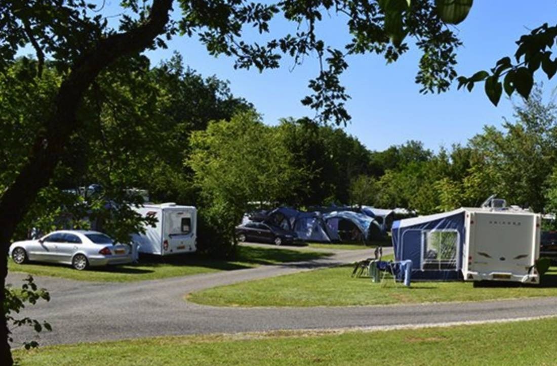 Château de Lacomté - Country Club Camping **** — Campingplats in Carlucet
