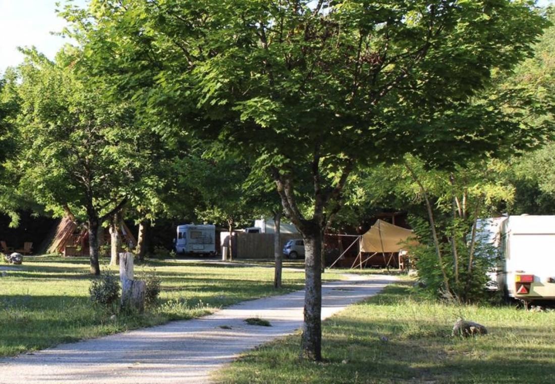 Camping Les Ecureuils — Kemp in Recoubeau-Jansac