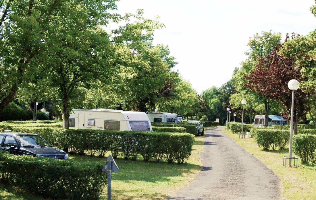 Camping des Chanterenes — Campingplats in Pougues-les-Eaux