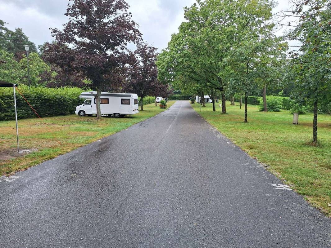 Camping Les Pins ** — Місце для кемпінгу in Haguenau / Grand Est