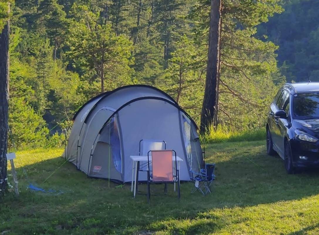 Le Haut Chandelalar **** (Naturisten Camping) — Campingplatz in Briançonnet