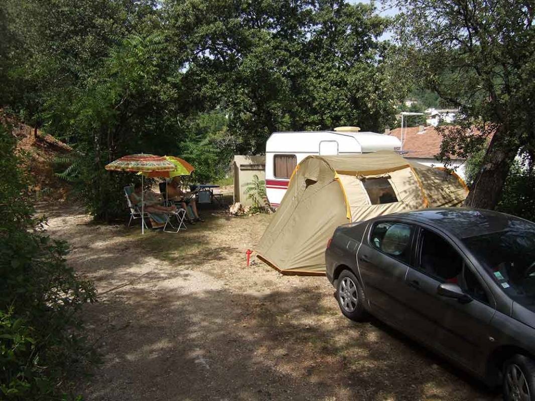 Le Camping de la Tour — Campingplatz in Saint-Ambroix