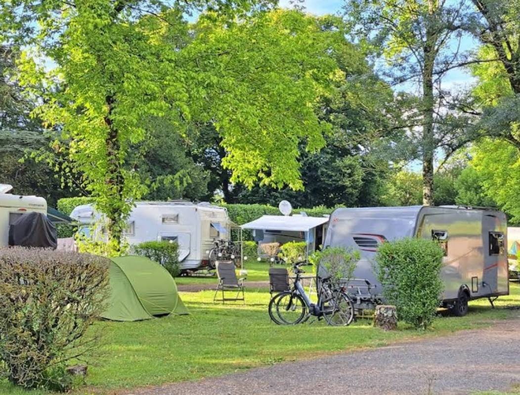 Château de la Rolandière **** — 露营地 in Trogues
