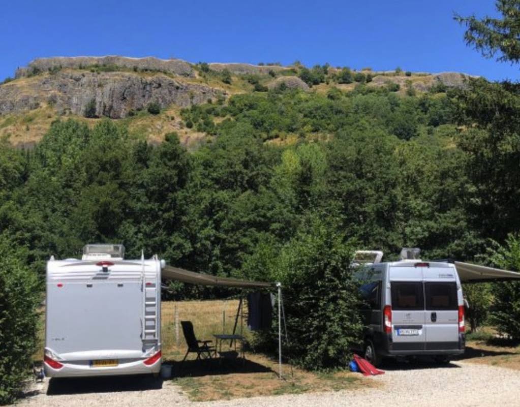 Camping La Santoire *** — Kemping in Saint-Bonnet-de-Condat 