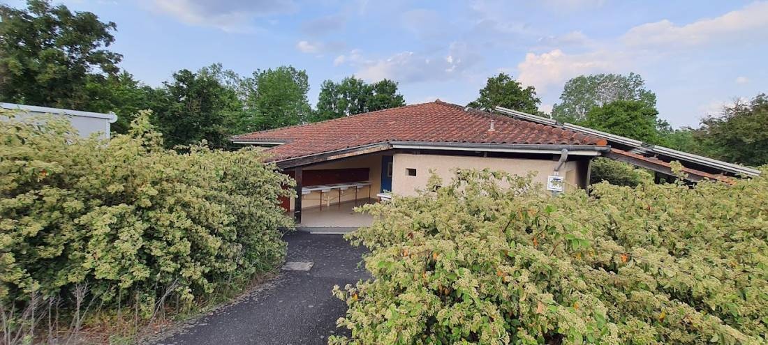 Camping de La Route Bleue *** — Campingplads in Saint-Prix / Auvergne-Rhône-Alpes