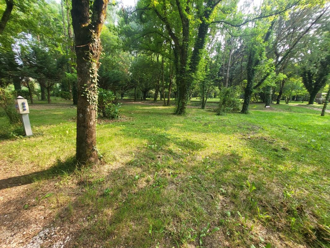 Camping Universal **** — Kemping in Rochegude / Occitanie