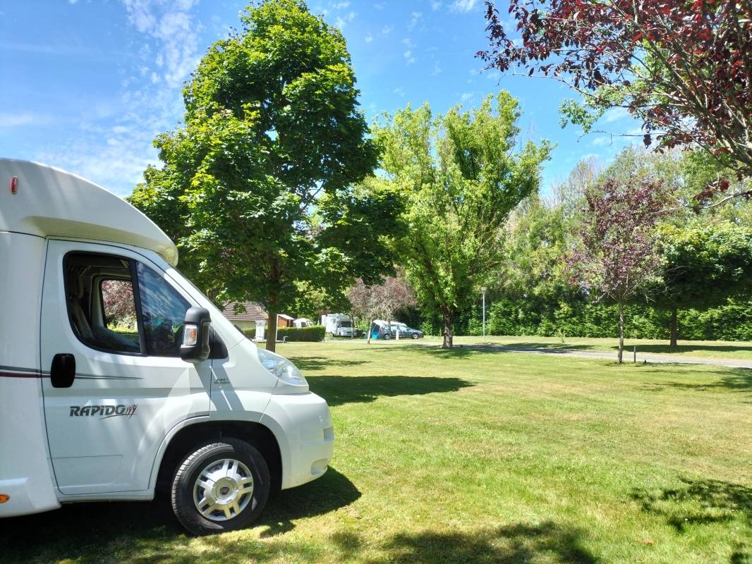 Camping du Petit Bois - Onlycamp — Kemping in Henrichemont