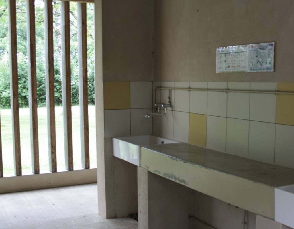 Camping Municipal Le Parc — Kemp in Lezay