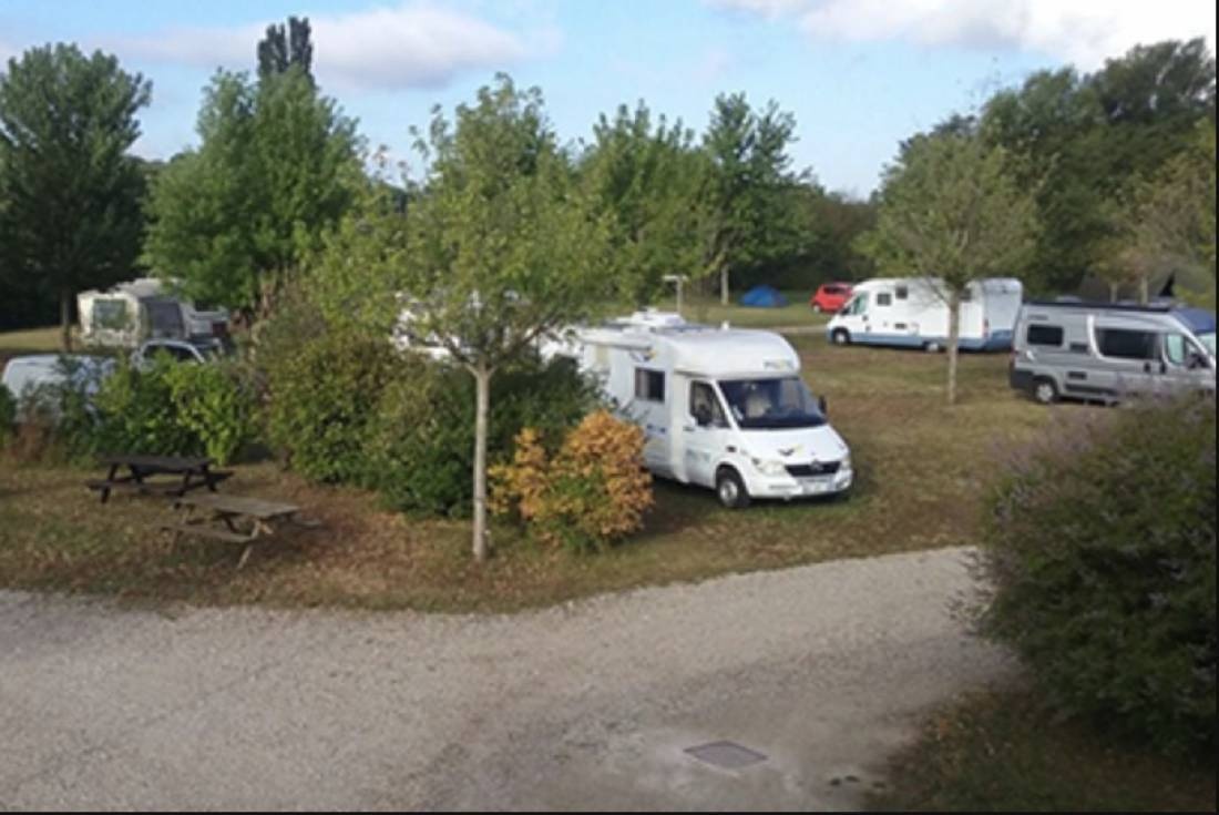 Camping Municipal Le Val d'Amby — Kemping in Hières-sur-Amby