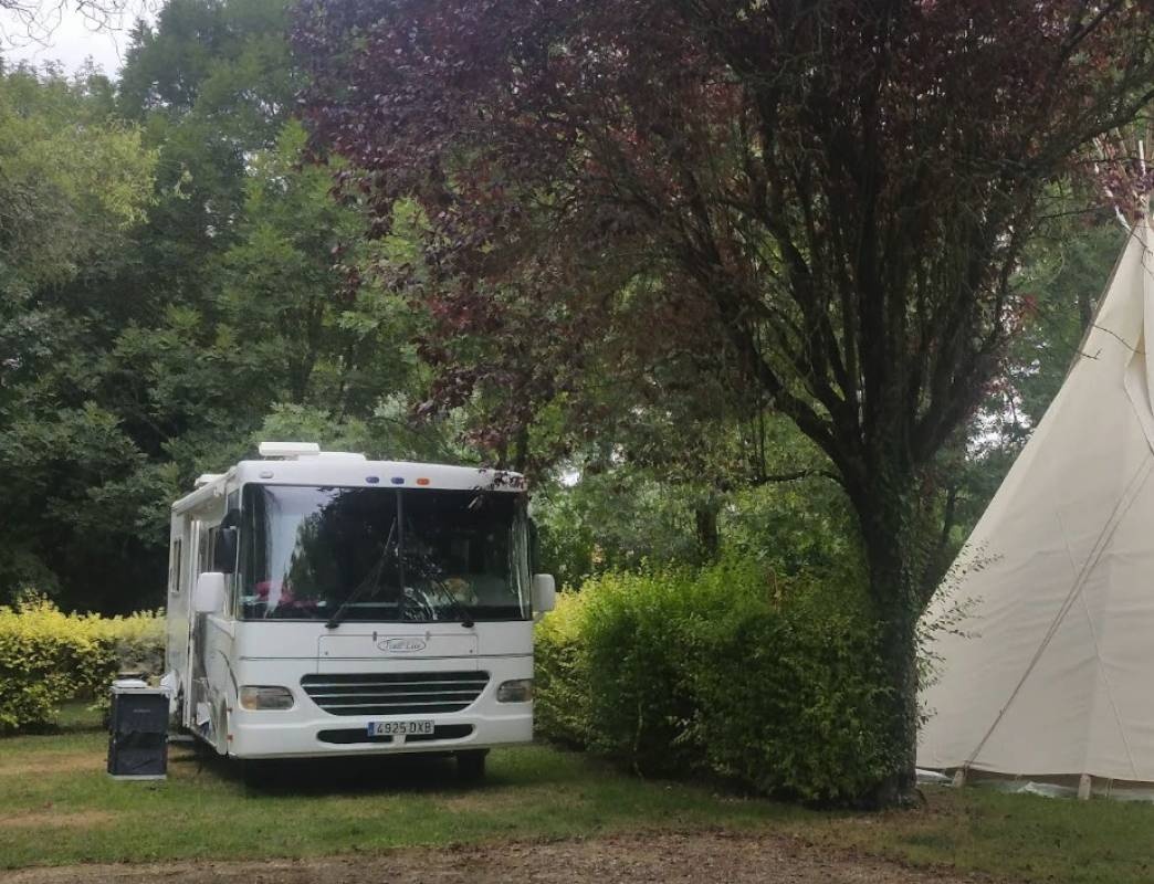 Camping Le Vieux Chene — Kamp yeri in Nalliers