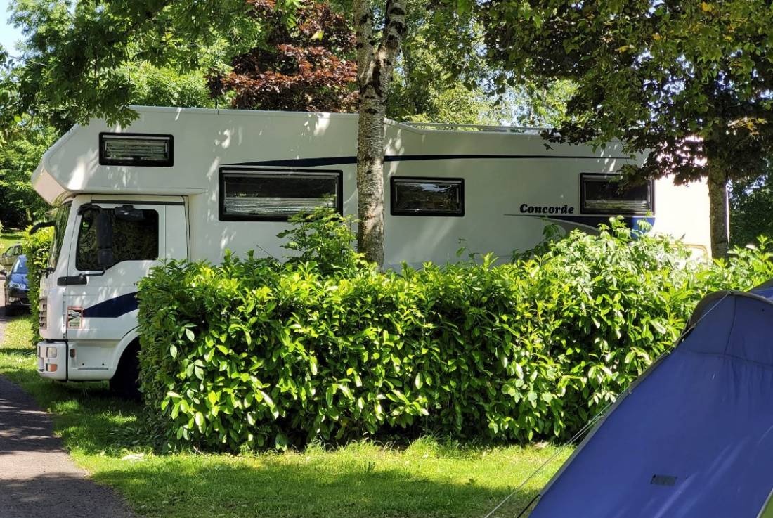 Camping Les Couderts ** — Місце для кемпінгу in Murat-le-Quaire