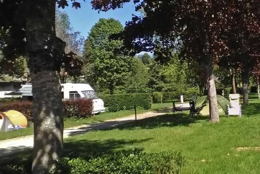 Camping Le Verdillé ** — Kamp yeri in Saint-Just-en-Chevalet 