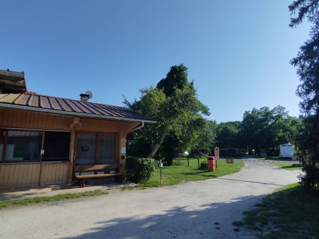 Camping Le Bilos** — Kemp in Salles / Nouvelle-Aquitaine