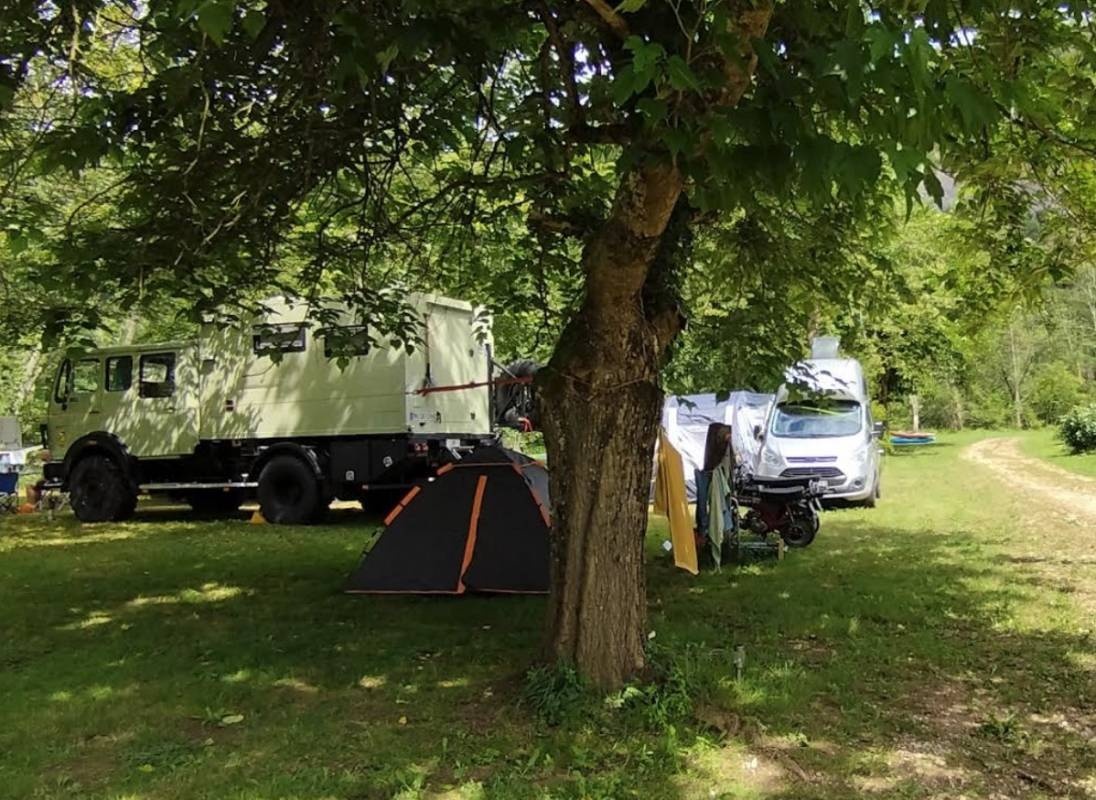 Camping Ô pieds dans l'eau ** — Kemping in Marcilhac-sur-Célé