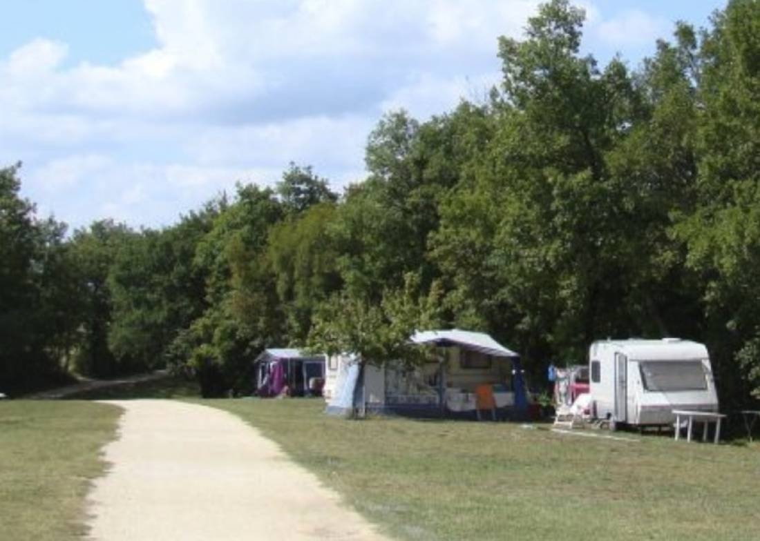 Naturist Camping Le Couderc (Naturisten Camping) — Sítio de acampamento in Naussannes / Hauts-de-France