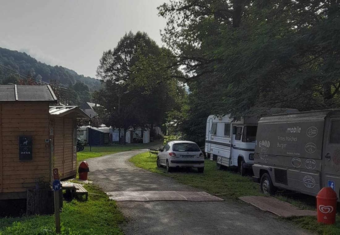 Camping Municipal Biert — 露营地 in Biert