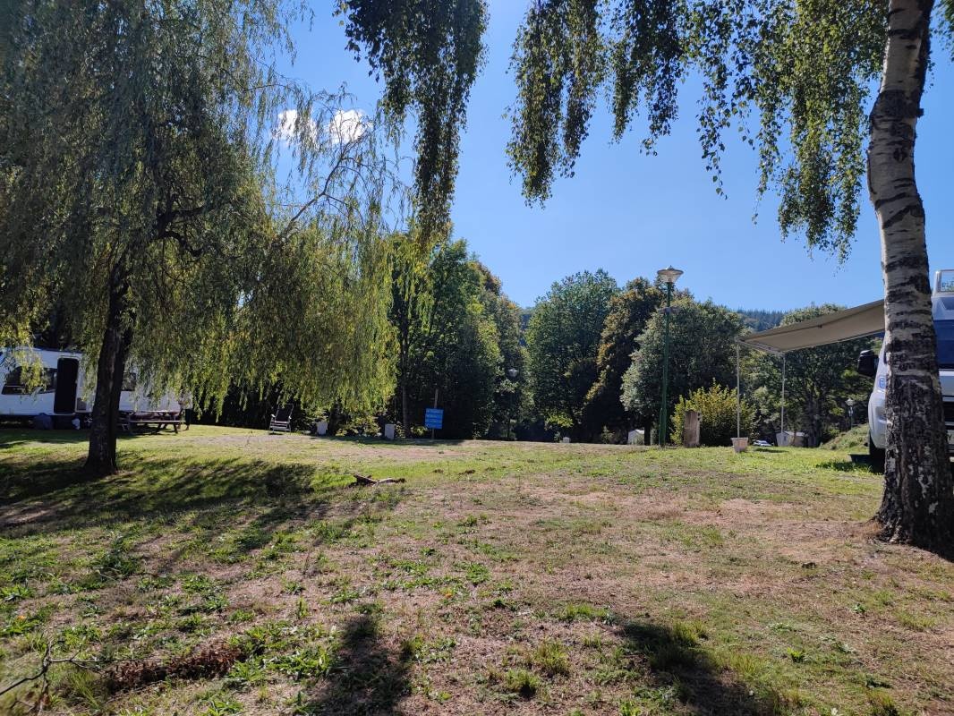 Camping Les Chanterelles **** — Camping in Saint-Rémy-sur-Durolle / Auvergne-Rhône-Alpes