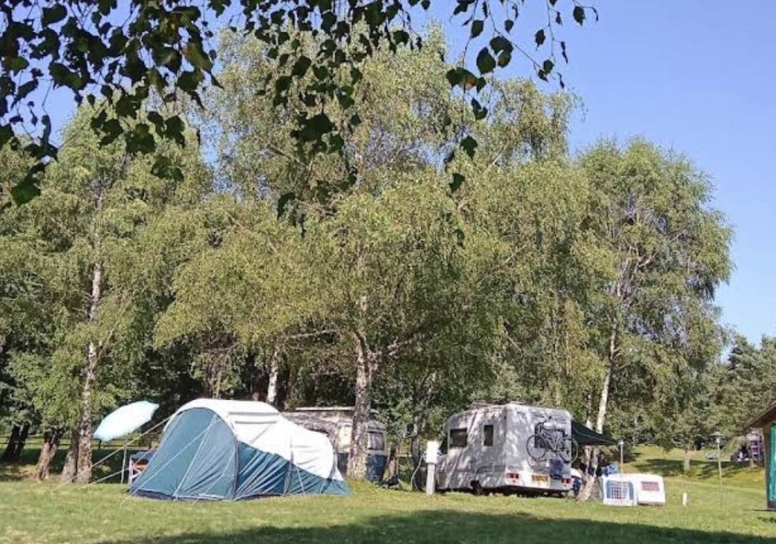 Camping Municipal Les Bruyères — Area da campeggio in Trémouille