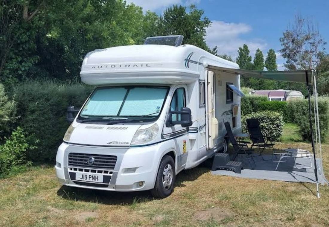 Camping La Grande Plage *** — Sítio de acampamento in Lesconil