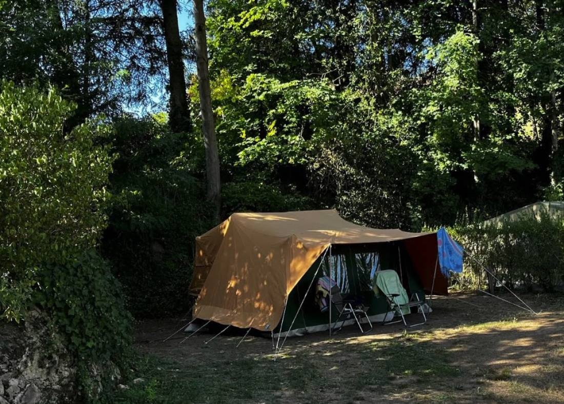 Camping Le Chateau de Montrouant — Camping in Gibles