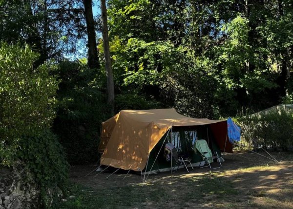 Camping Le Chateau de Montrouant — Foto 5