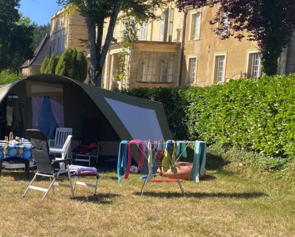 Camping Le Chateau de Montrouant — Photo 2