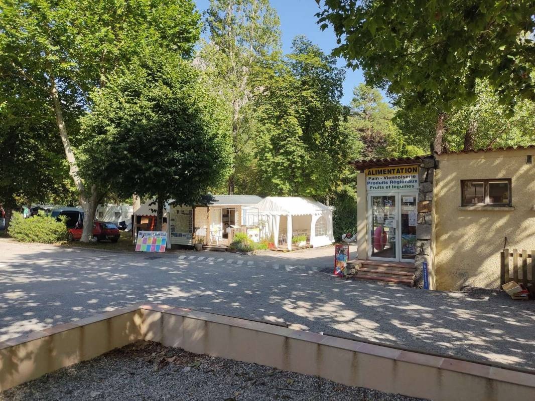 Camping Domaine Chasteuil Provence *** — Camping in Castellane