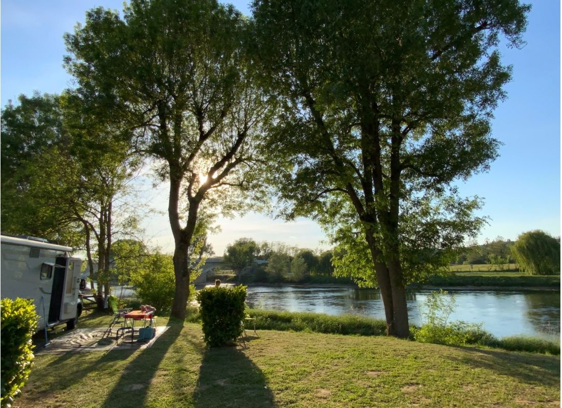 Camping & Brasserie Le Moulin Fort *** — Kemp in Francueil / Nouvelle-Aquitaine