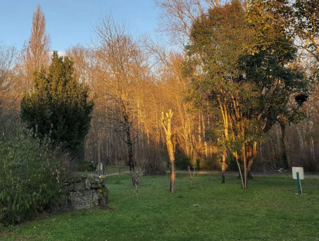 Camping du Nizour *** — Camping in Sireuil