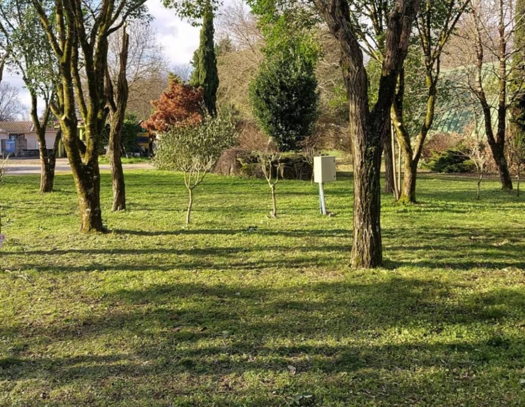 Camping du Nizour *** — Campingplats in Sireuil