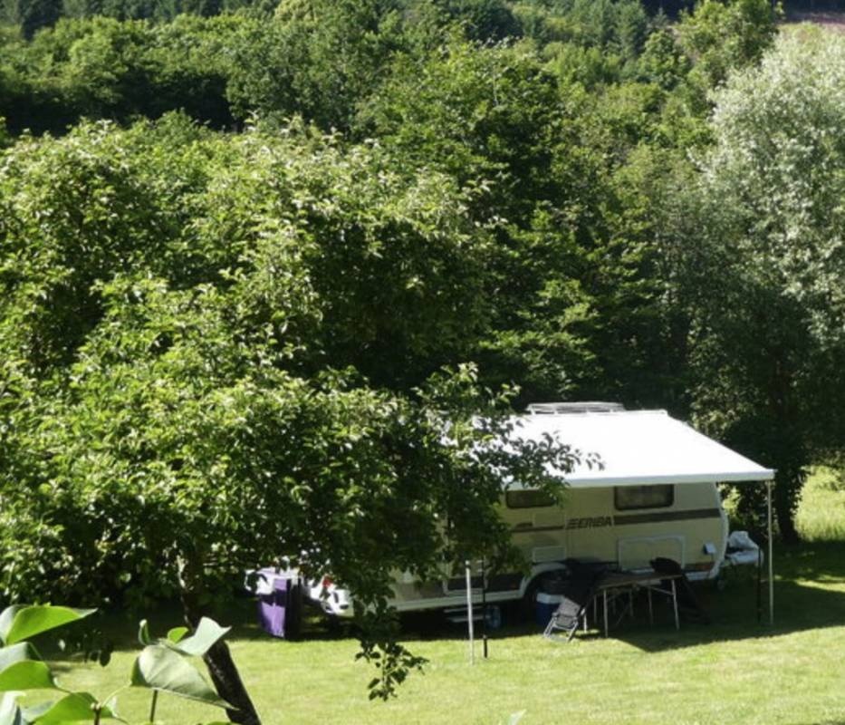 Camping Le Petit Papillon — Camping in Cussy-en-Morvan 