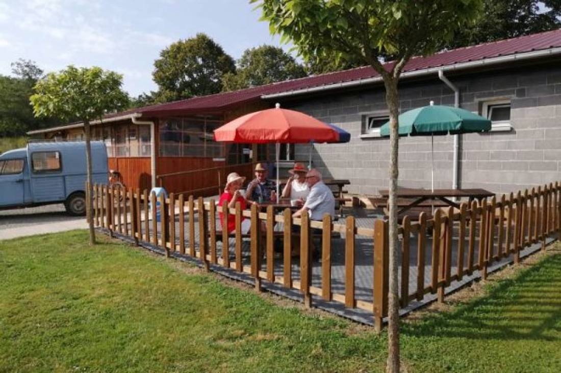 Camping La Coccinelle — Campingplats in Blot-l'Église / Auvergne-Rhône-Alpes