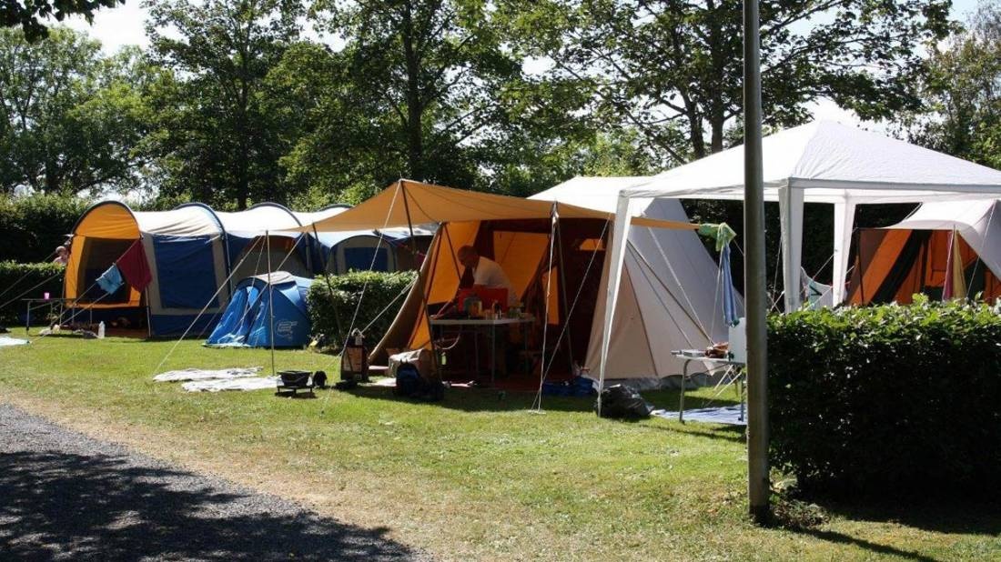 Camping La Coccinelle — Campingplatz in Blot-l'Église / Auvergne-Rhône-Alpes