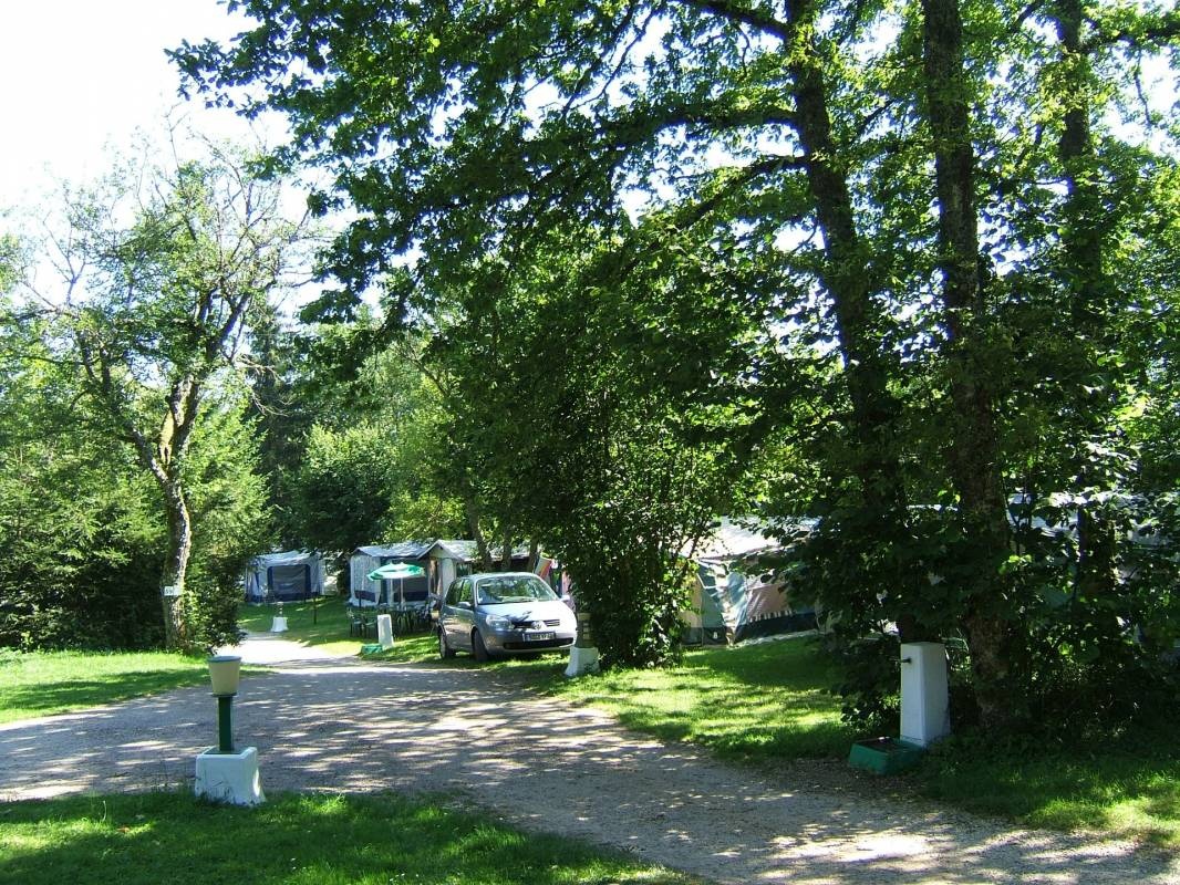 Camping de la Forêt *** — Kemp in Levier / Auvergne-Rhône-Alpes