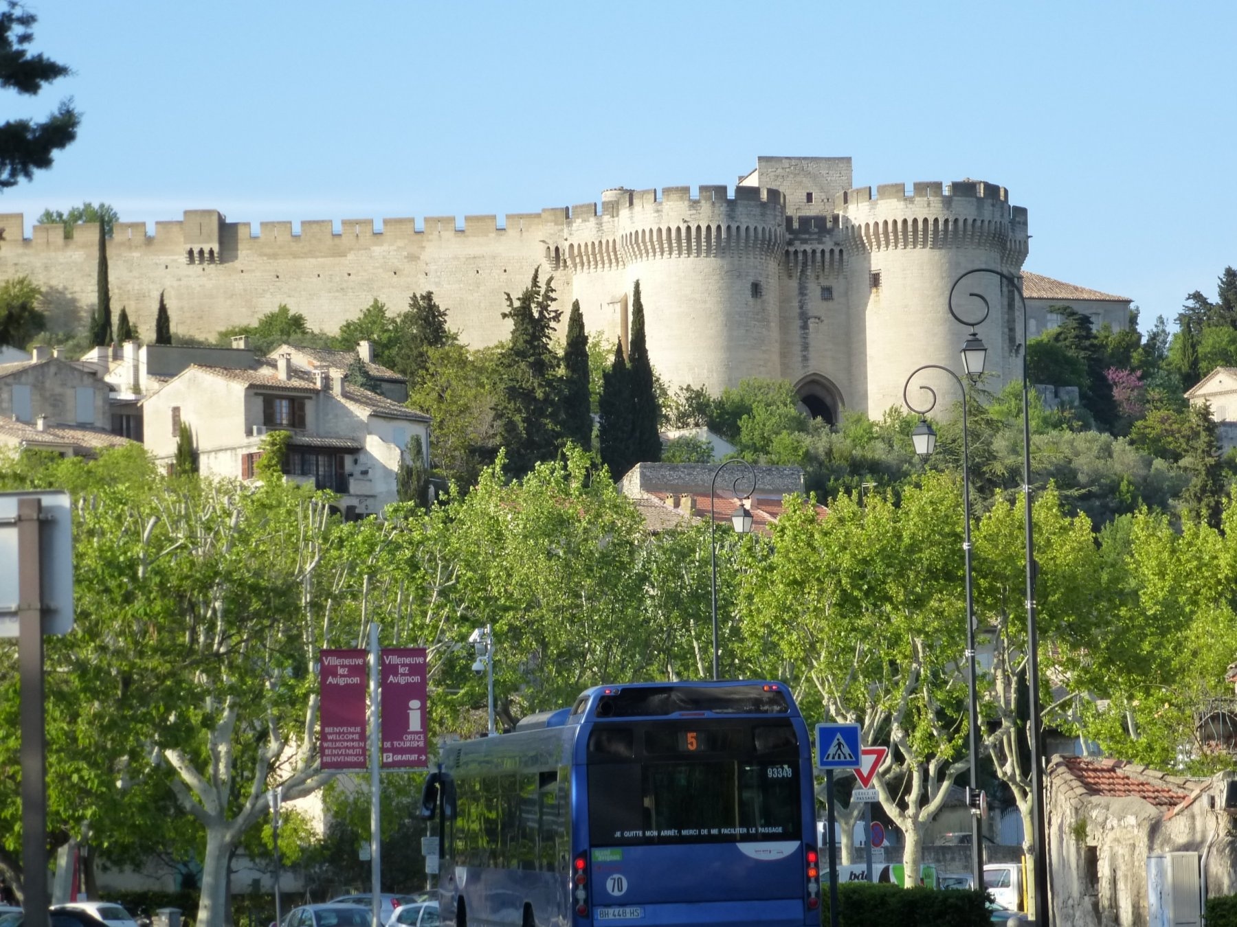 Camping les Avignon de La Laune — Campingplats in Villeneuve-lès-Avignon / Occitanie