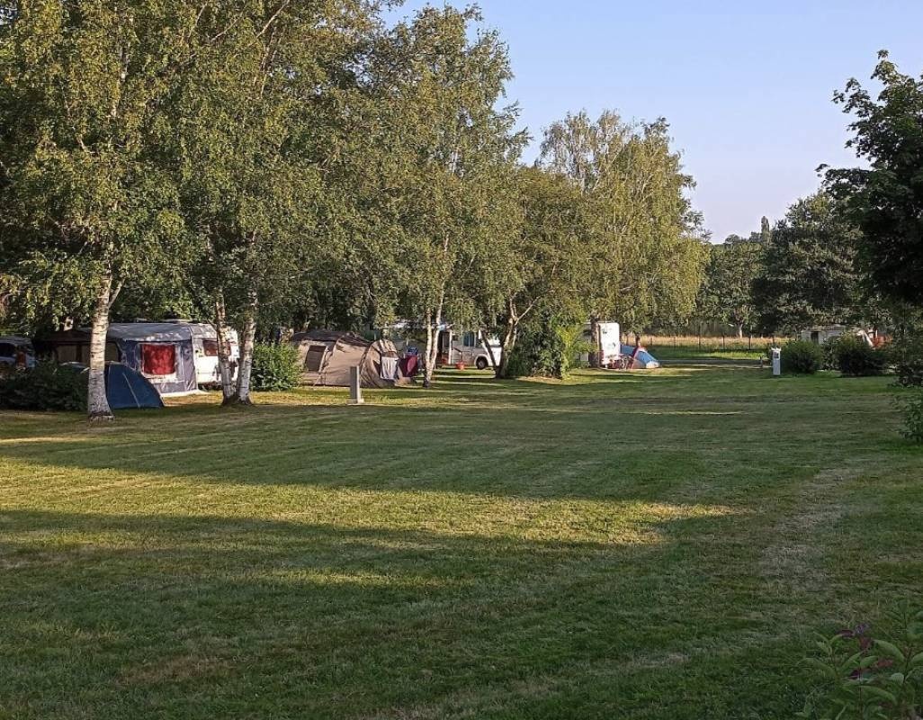 Camping du Lac de Mondon ** — Camping in Cromac