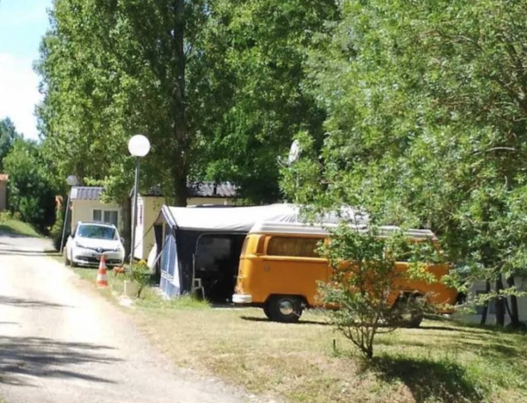 Camping Lac de la Thésauque *** — Campingplass in Montgeard
