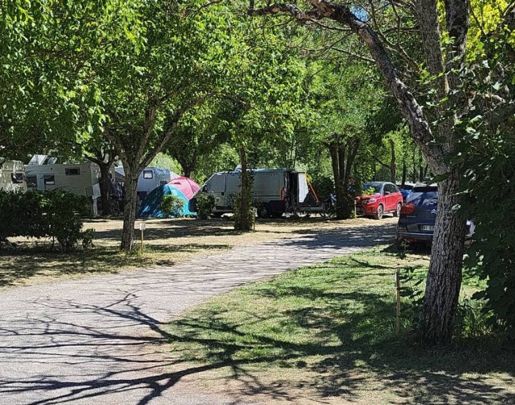Camping Le Lac Bleu *** — Campingplads in Châtillon-en-Diois
