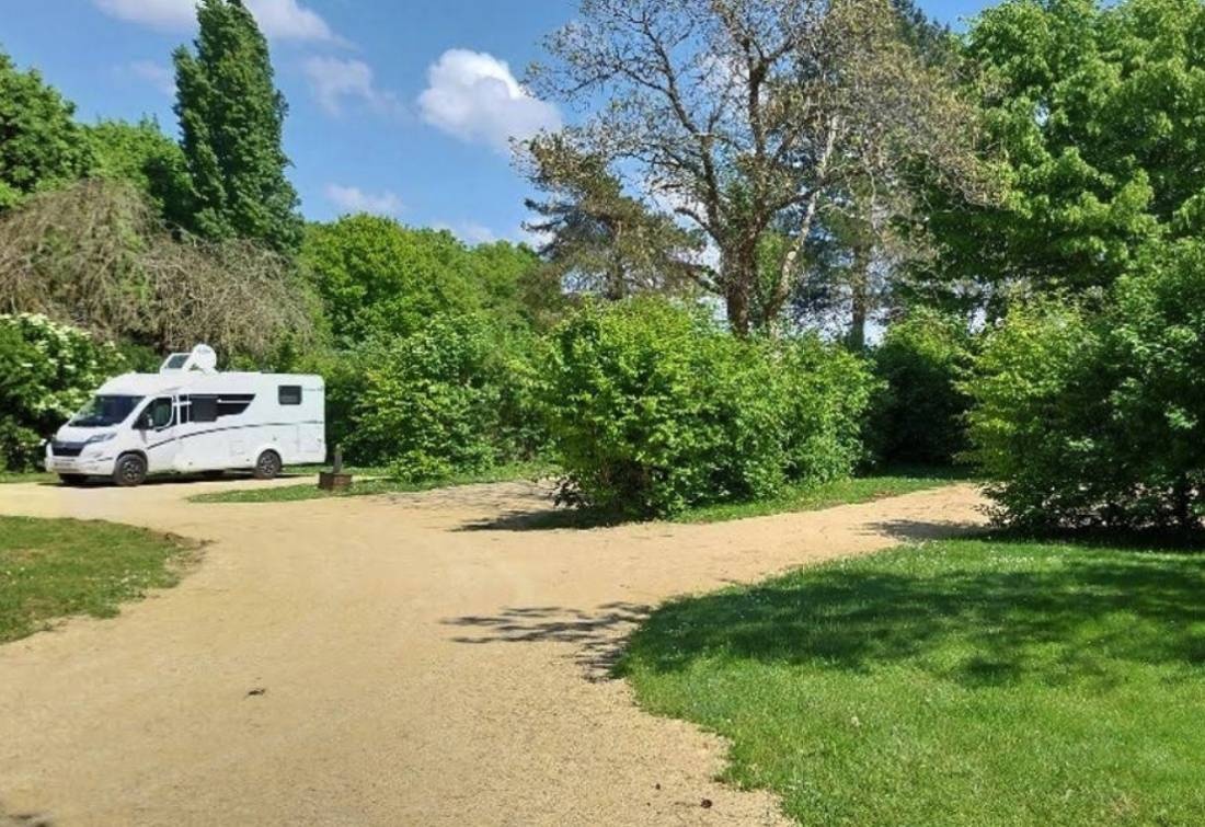 Stellplatz Sauzé-Vaussais — Campervan Site in Sauzé-Vaussais