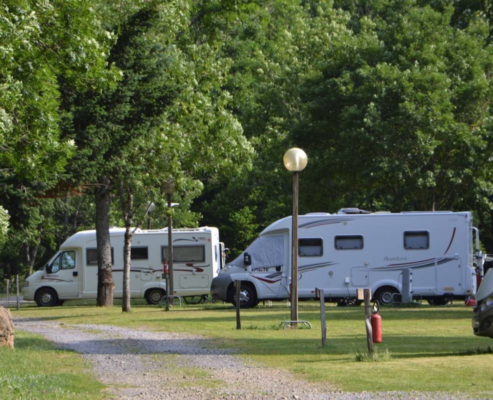 Camping Le Ceytrou ** — Campingplats in Saint-Laurent-les-Bains 