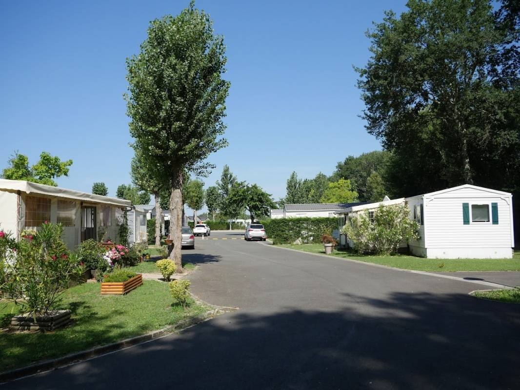 Camping Bel-Air — Camping Site in Sadirac