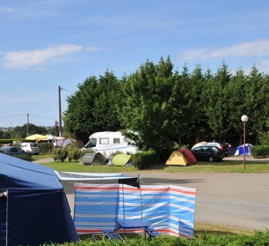 Camping Bel Event — Місце для кемпінгу in Saint-Père / Provence-Alpes-Côte d'Azur