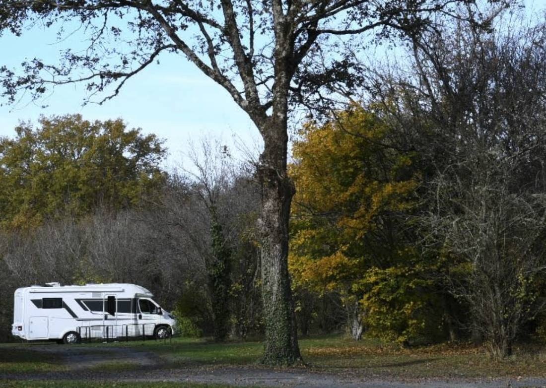Camping du Lac Les Nugiras — Camping in Éguzon-Chantôme 