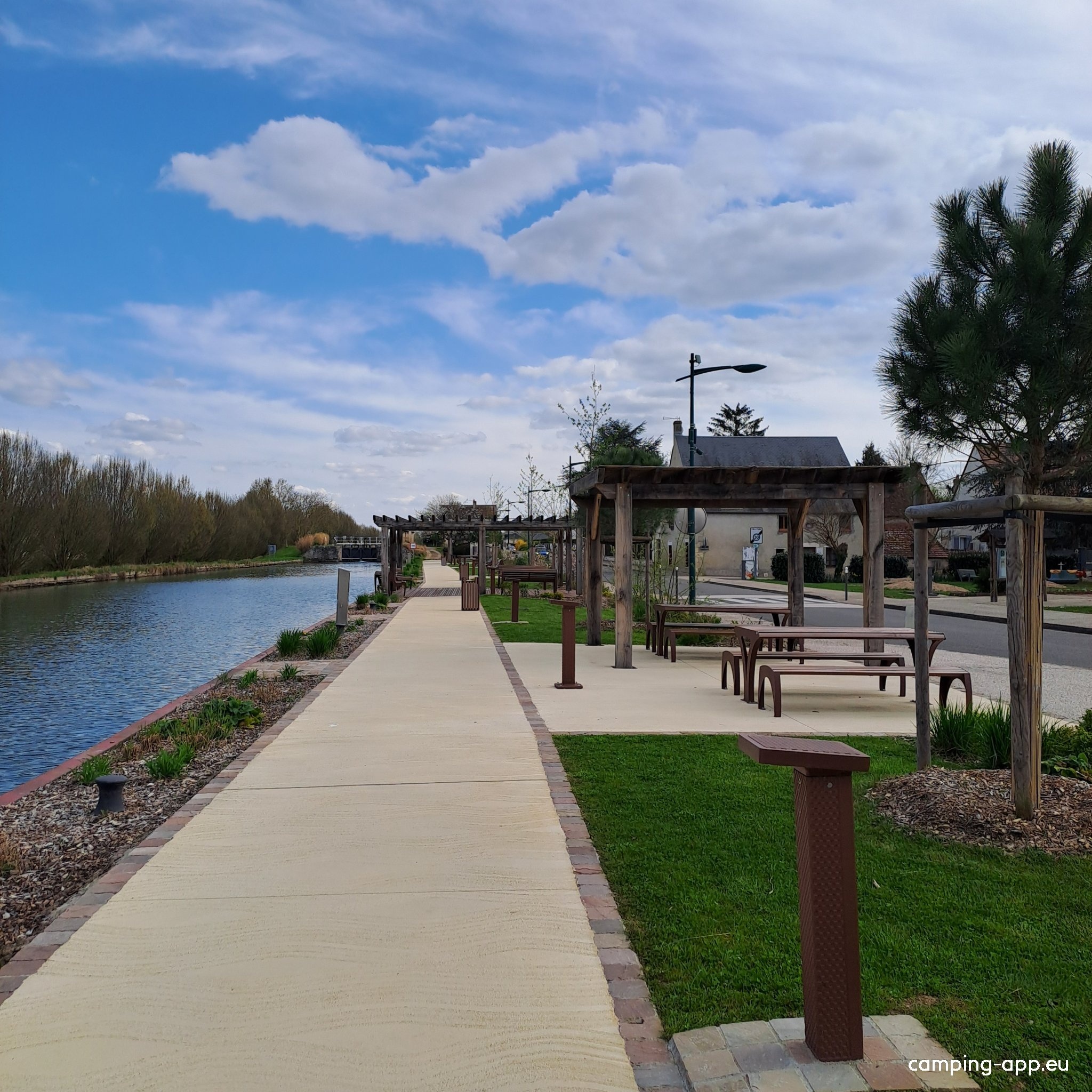 Camping Municipal Les Germains — Kemping in Belleville-sur-Loire