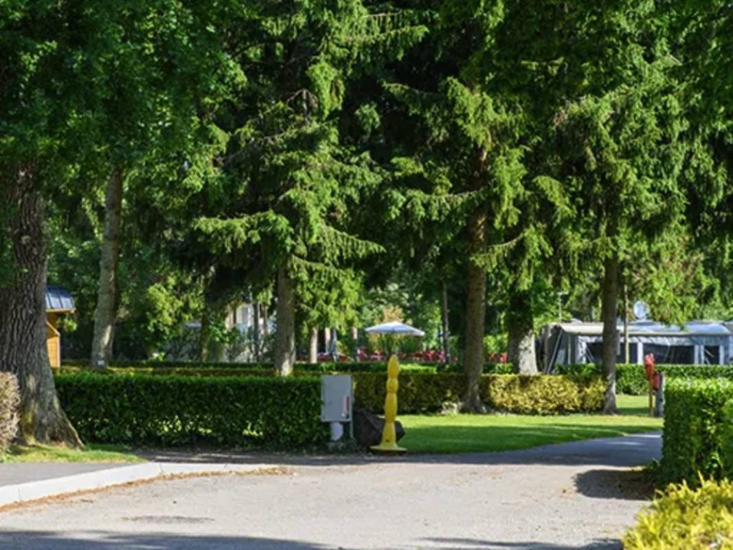 Camping du Lac ** — Camping in Taupont