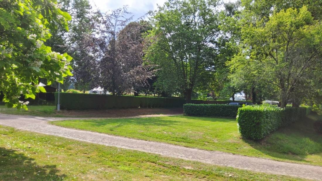 Camping du Lac — Kamp yeri in Saint-Mathieu / Nouvelle-Aquitaine