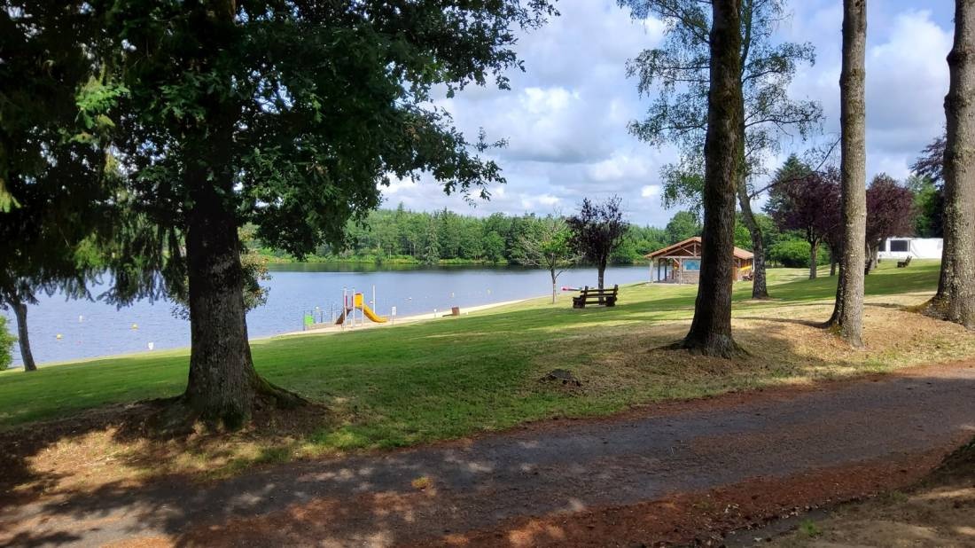 Camping du Lac — Camping in Saint-Mathieu / Nouvelle-Aquitaine