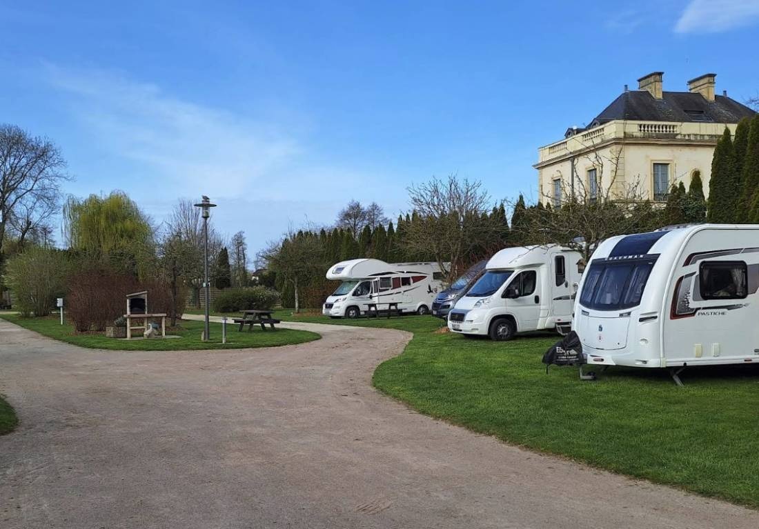 Camping de la Noë — Cámping in Monteneuf