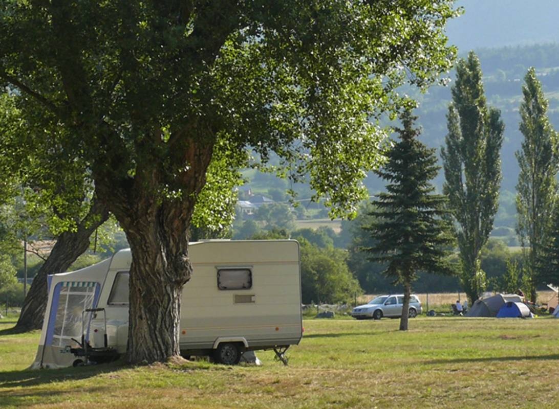 Camping du Lac Les Iscles *** — Kamp yeri in Eygliers